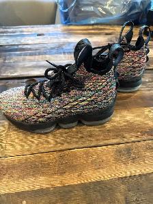 Nike LeBron XV Basketball Shoes - Boys Size 5.5 - Photo 4