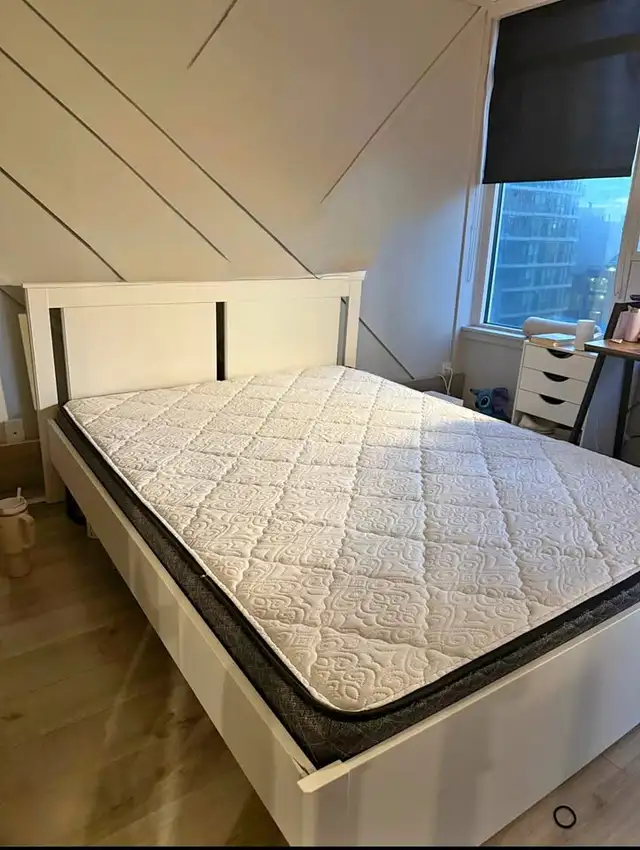 Brand New Queen Bed Frame   Queen Mattress