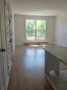 BEAU 3 1/2 dans un 6 logis, tranquille, 2e étage - Photo 7