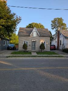 3 Bedroom/ 4 Bathroom Home - Downtown Brampton $3,395  Utilities