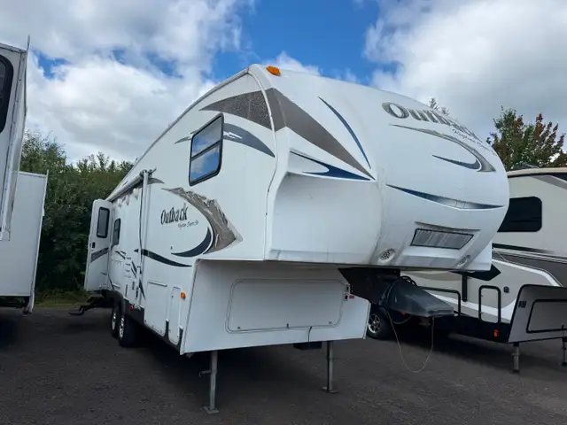 Attention Couples, Pristine 5th Wheel, Must Go, Priced to Go!