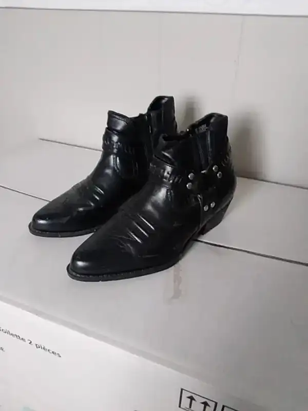 Cowboy boots men's. Size 7