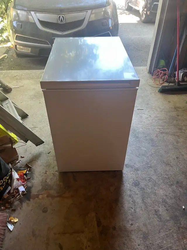 l2 5 cubic freezer chest