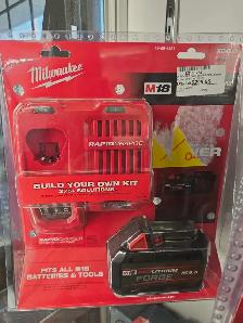 Ensemble batterie et chargeur Milwaukee M18 Forge