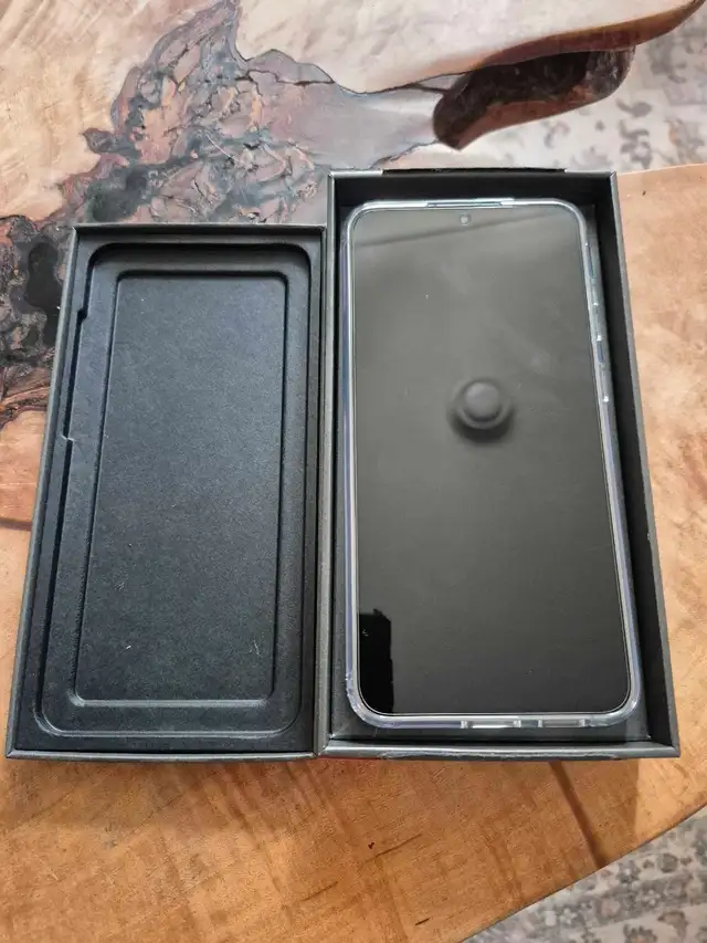 Brand New Samsung SE 25