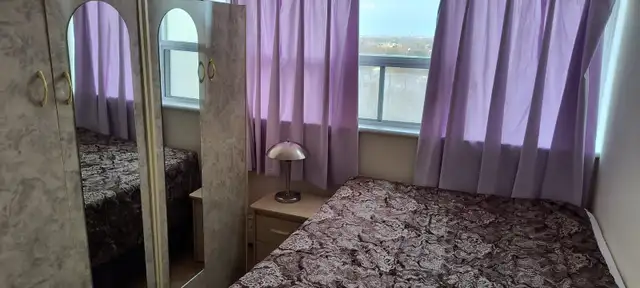 Rent room close to SquareOne Mississauga available now