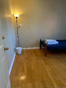 Spacious Room for Rent - Photo 3