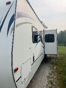 2012 Wildwood Couples Trailer - Photo 2