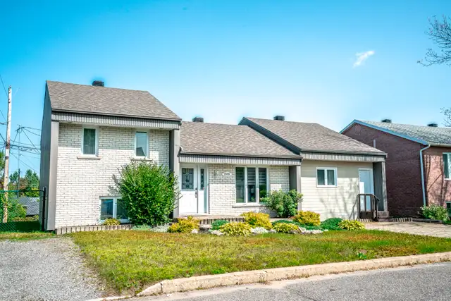 (MAISON OUV.13 SEPT. 14H -16H )1597,1599, des Pommiers, St-Émile