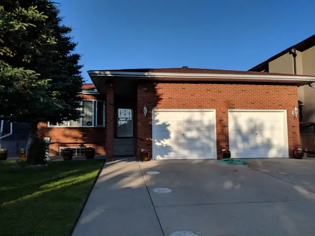 Glenbrook close to Rockyview Hospital and Glenmore park