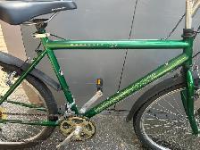 Mongoose Maneuver 21-Speed Bike - Photo 2