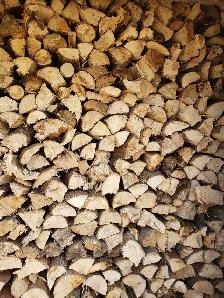 bois franc secs livrée( bois de chauffage)