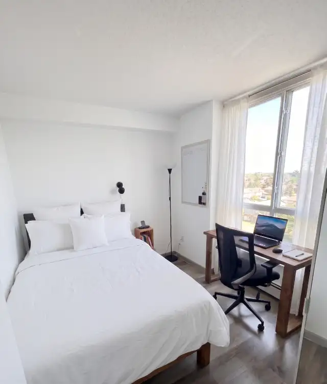 Fully Furnished Private Room Downtown Vancouver - Move-In Ready!