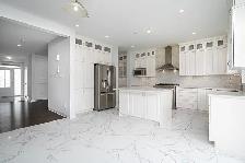 Spacious 4-Bedroom Family Home in Orléans , Double Garage - Photo 5