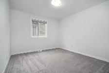 Spacious 4-Bedroom Family Home in Orléans , Double Garage - Photo 11