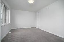 Spacious 4-Bedroom Family Home in Orléans , Double Garage - Photo 14