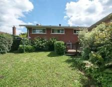 Spacious 3-Bedroom   Den Unit in Waterloo | Backyard | 2 Parking - Photo 2
