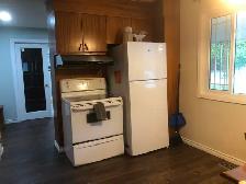 Spacious 3-Bedroom   Den Unit in Waterloo | Backyard | 2 Parking - Photo 3