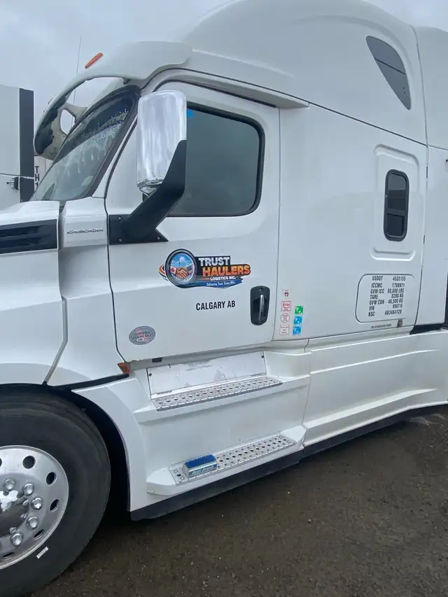 LONG HAUL TRUCK DRIVER