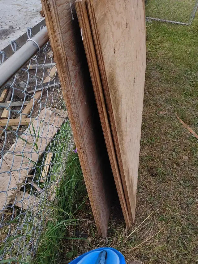 4- 4'x8'x 3/4' plywood
