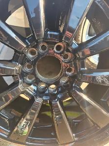 17' Rims and 225/45/17 studded tires - Photo 4