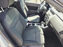 2009 Ford Focus SE Automatic Low KM Well Kept - Photo 11