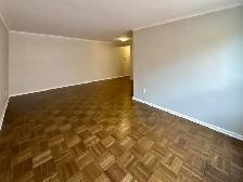 Two Bedroom in Leaside on Bayview south of Davisville. - Photo 2