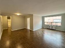 Two Bedroom in Leaside on Bayview south of Davisville. - Photo 3