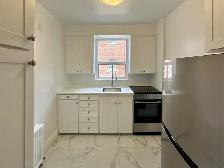 Two Bedroom in Leaside on Bayview south of Davisville. - Photo 4