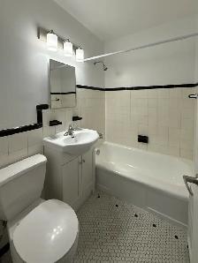Two Bedroom in Leaside on Bayview south of Davisville. - Photo 6