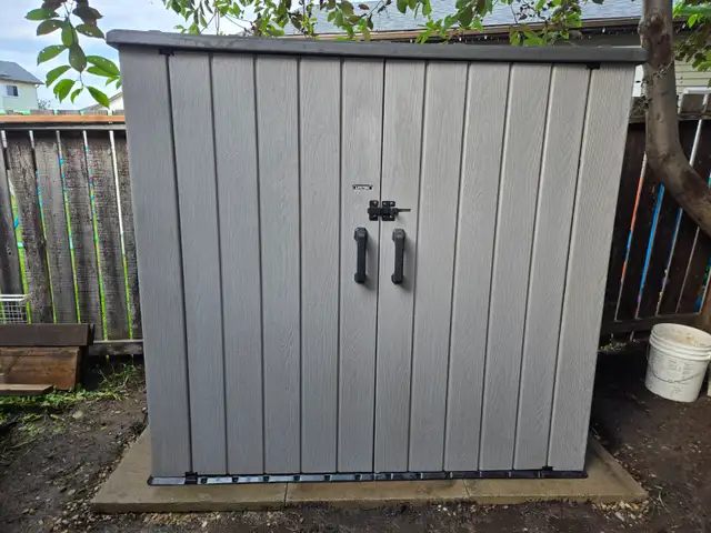 Lifetime Utility Shed – Model 60331