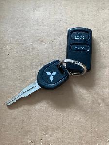 MITSUBISHI 2 buttons keyless remote key FOB transmitter OUCG8D-5