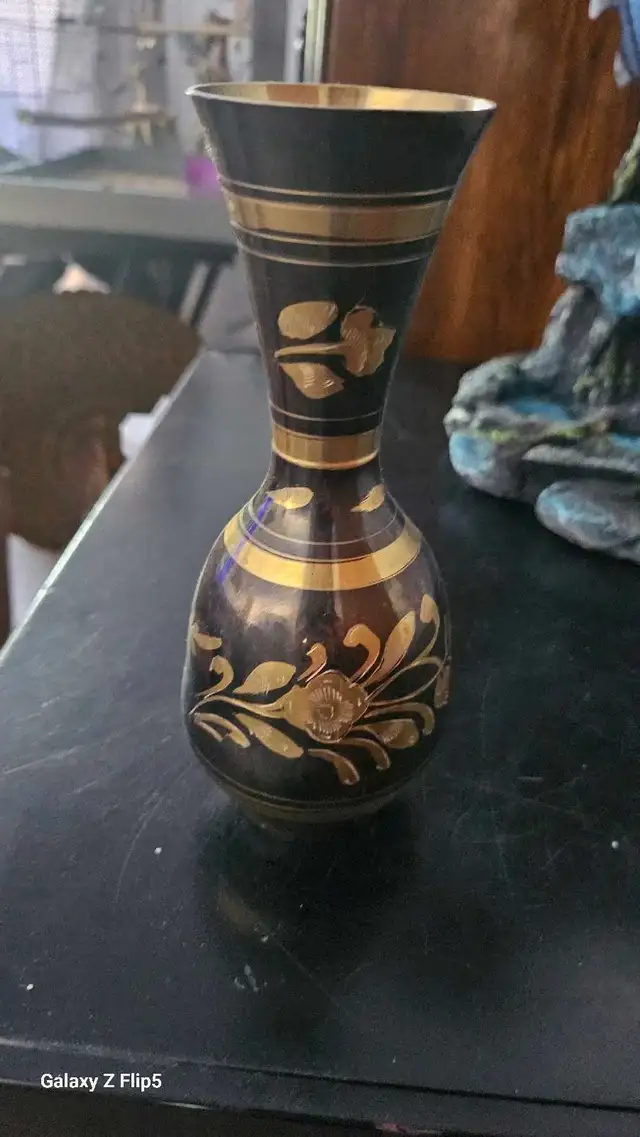 Beau petit Vase en laiton/brass