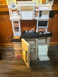 Step 2 Kitchen with  multiple uses with play  dishes and food.