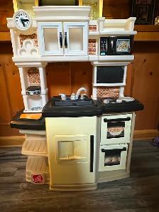 Step 2 Kitchen with  multiple uses with play  dishes and food. - Photo 2