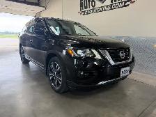 2017 Nissan Pathfinder Platinum / AWD / Local / 1 Owner - Photo 2