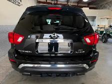 2017 Nissan Pathfinder Platinum / AWD / Local / 1 Owner - Photo 4