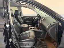 2017 Nissan Pathfinder Platinum / AWD / Local / 1 Owner - Photo 7