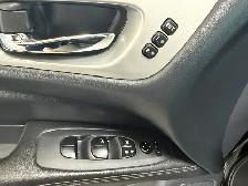 2017 Nissan Pathfinder Platinum / AWD / Local / 1 Owner - Photo 18