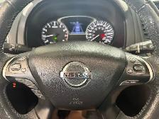 2017 Nissan Pathfinder Platinum / AWD / Local / 1 Owner - Photo 29