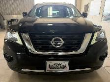 2017 Nissan Pathfinder Platinum / AWD / Local / 1 Owner - Photo 35