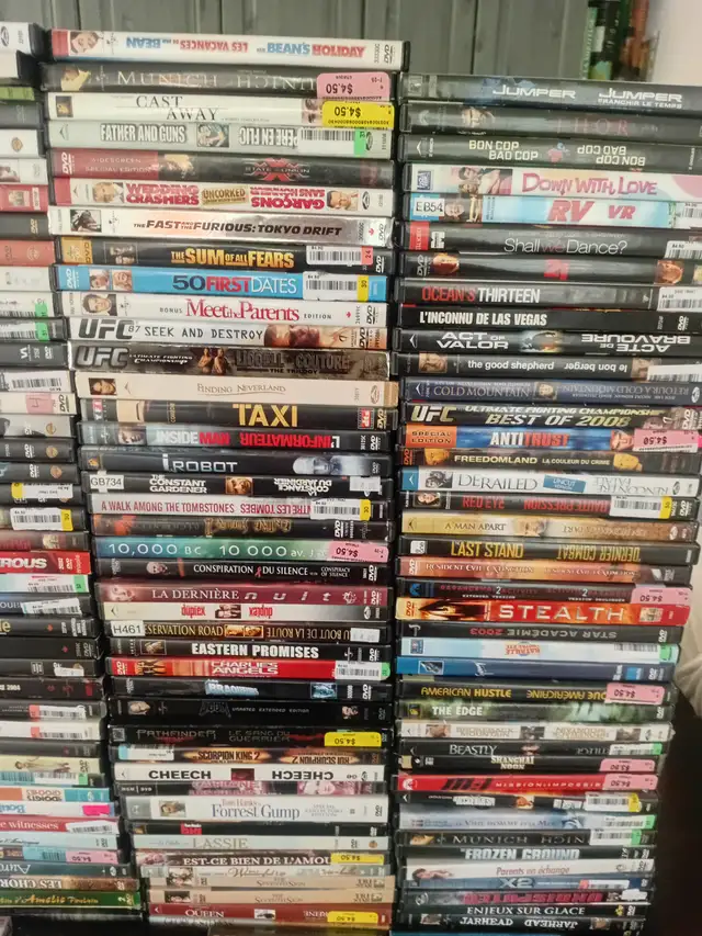 Lot de DVD  140 FILMS  pour seulement  75$ wowww mega deal