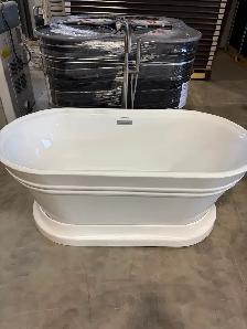 Soaker Tub with Faucet!
