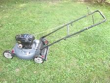 MURRAY 21' 4.75 BRIGGS ENGINE GOOD RUNNING PUSH LAWN MOWER