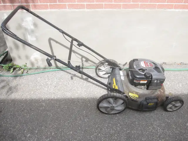 MTD PRO 21' PUSH LAWN MOWER FOR PARTS OR REPAIR RUNNING ORDER