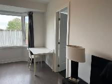 Master Bedroom with Private Bathroom & Parking (Yonge/Auror - Photo 5