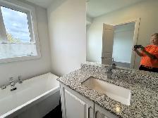 Master Bedroom with Private Bathroom & Parking (Yonge/Auror - Photo 6