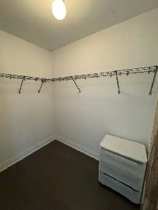 Master Bedroom with Private Bathroom & Parking (Yonge/Auror - Photo 8