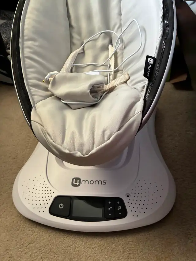 Mommaroo baby swing