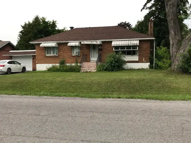 Algonquin College- House to rent for student group